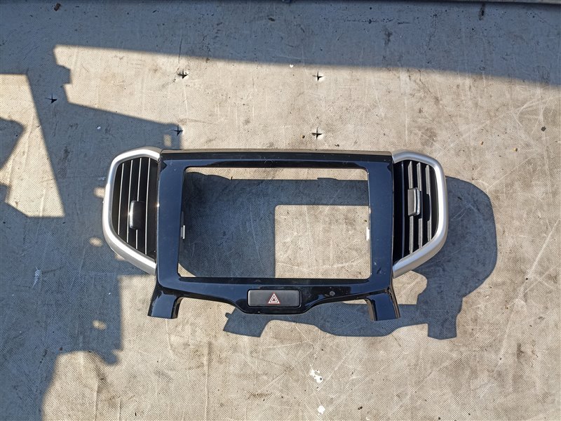 Консоль магнитофона MITSUBISHI DELICA D2 MB36S (б/у) Консоль магнитофона MITSUBISHI DELICA D2 MB36S (б/у)