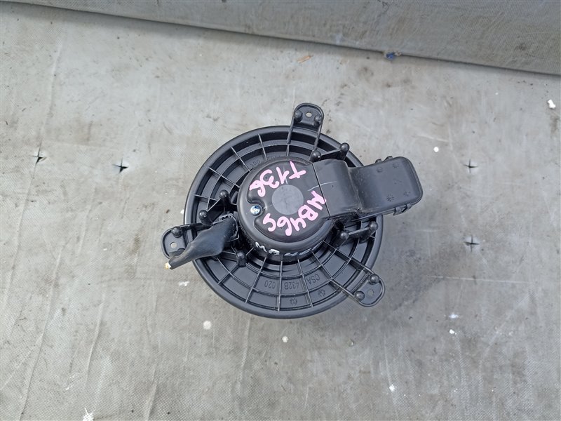 Мотор печки MITSUBISHI DELICA D2 MB36S (б/у) Мотор печки MITSUBISHI DELICA D2 MB36S (б/у)