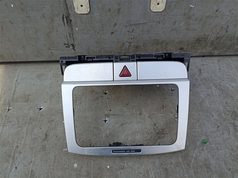 Консоль магнитофона VOLKSWAGEN PASSAT CC 358 (б/у)