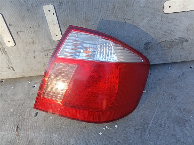 Стоп-сигнал TOYOTA PREMIO AZT240 правый (б/у)