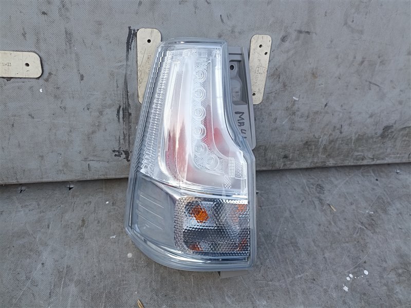 Стоп-сигнал MITSUBISHI DELICA D2 MB36S левый (б/у) Стоп-сигнал MITSUBISHI DELICA D2 MB36S левый (б/у)