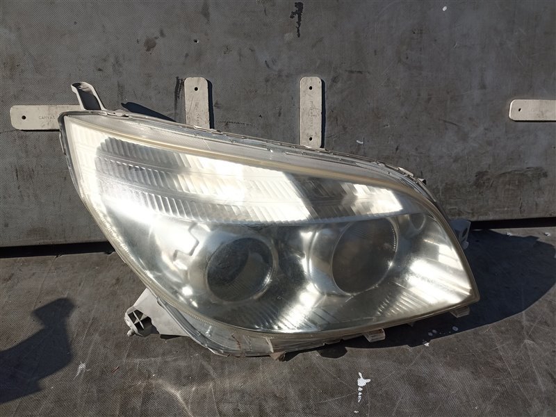 Фара TOYOTA RUSH J200E правая (б/у)