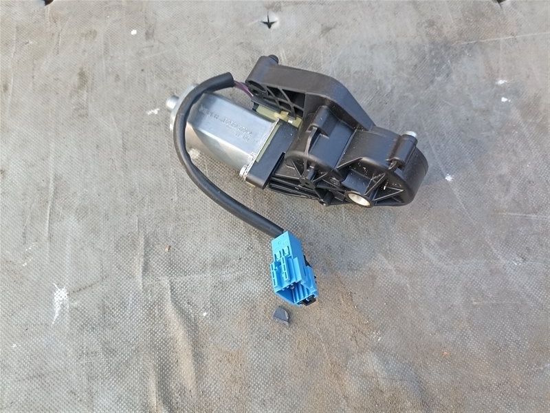 Мотор привода сиденья MERCEDES CLS350 C218 276.952 10.2011 передний правый (б/у)