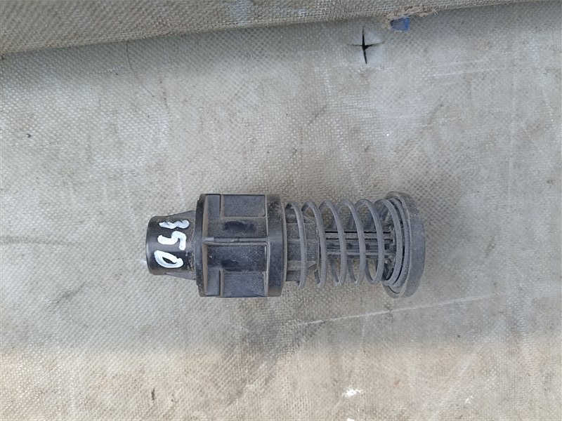 Отбойник капота LEXUS NX350 TAZA25 (б/у)