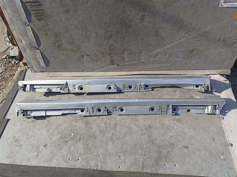 Порог TOYOTA PRIUS ZVW50 (б/у)