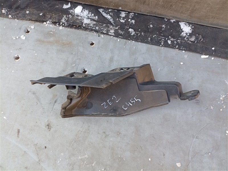 Уголок жабо HONDA INSIGHT ZE2 правый (б/у)