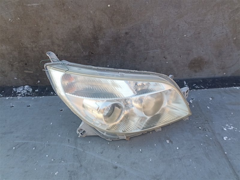 Фара TOYOTA RUSH J200E правая (б/у)