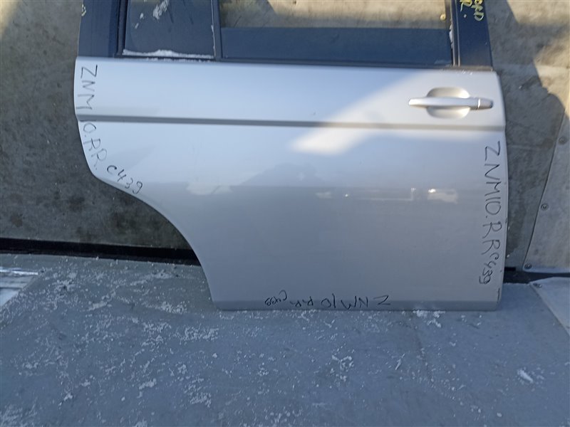 Дверь TOYOTA ISIS ANM10 задняя правая (б/у)