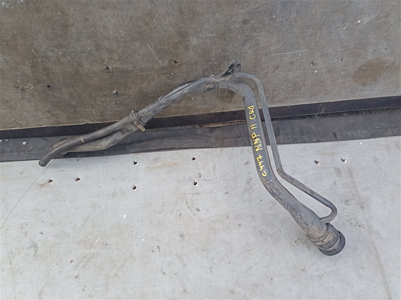 Горловина топливного бака TOYOTA PORTE NNP10 2NZ-FE (б/у)