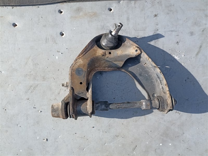 Рычаг верхний MAZDA BONGO BRAWNY SKE6V передний правый (б/у)