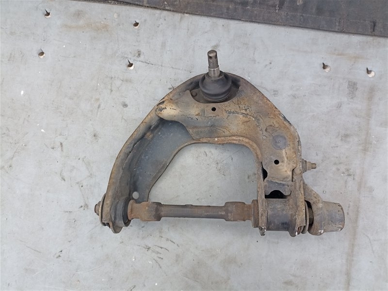 Рычаг верхний MAZDA BONGO BRAWNY SKE6V передний левый (б/у)