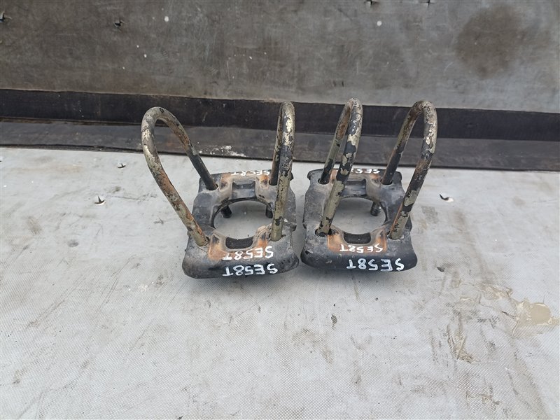 Стремянка рессоры MAZDA BONGO SE58T D5 задняя (б/у)