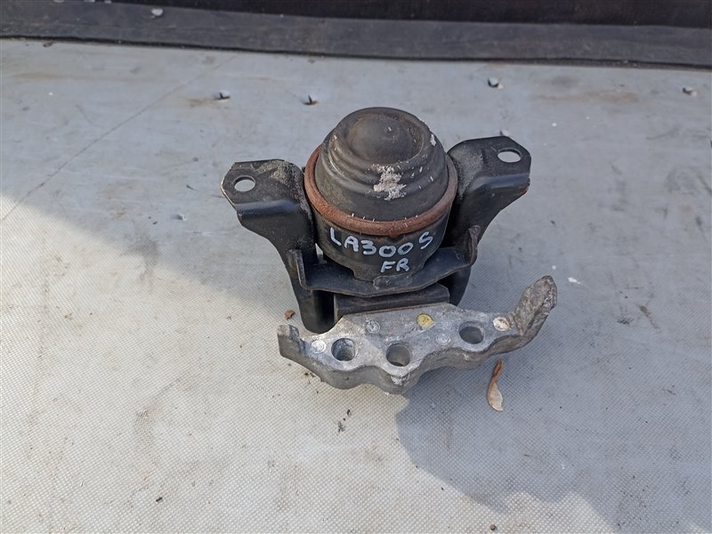 Подушка двигателя DAIHATSU MIRA E:S LA300S KF-VE правая (б/у)