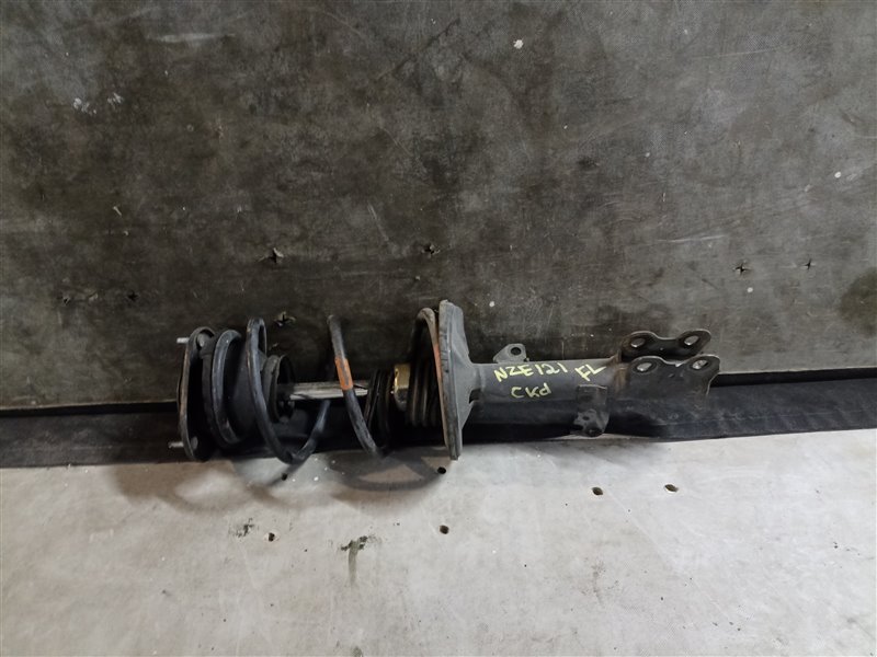 Стойка TOYOTA COROLLA FIELDER NZE121 1NZ-FE передняя левая (б/у)