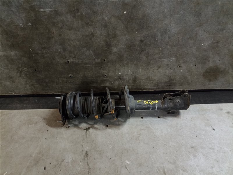 Стойка TOYOTA PORTE NNP10 2NZ-FE передняя правая (б/у)