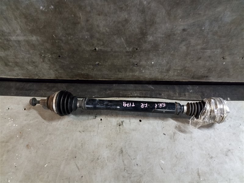 Привод VOLKSWAGEN GOLF 6 5K1 CBZ(B) передний правый (б/у)