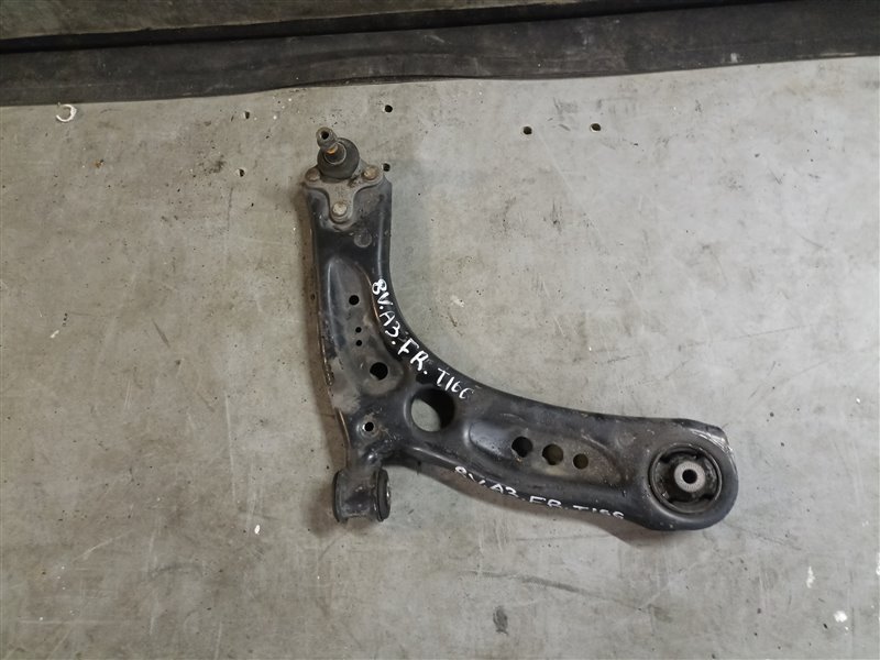 Рычаг AUDI A3 8V передний правый (б/у)