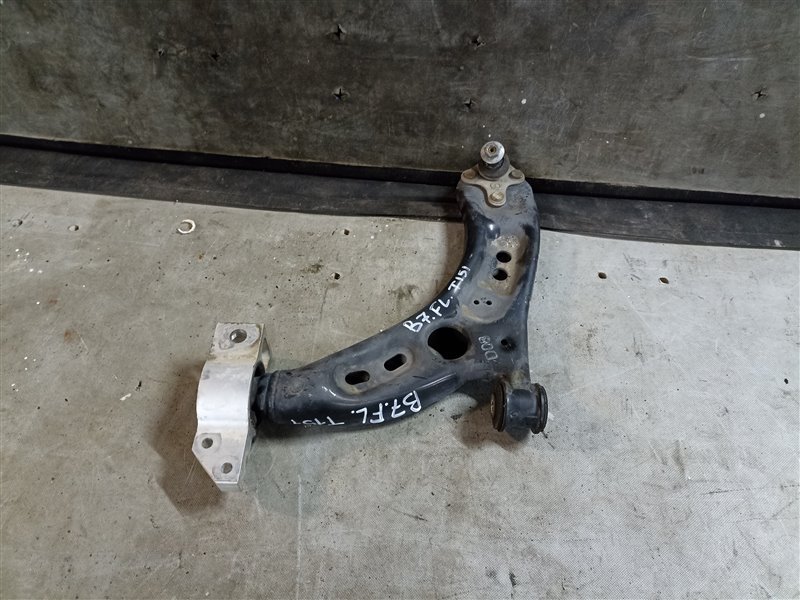 Рычаг VOLKSWAGEN PASSAT B7 передний левый (б/у)