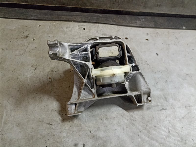 Подушка двигателя PEUGEOT 308 T9 BH01 (10JBHY) правая (б/у)