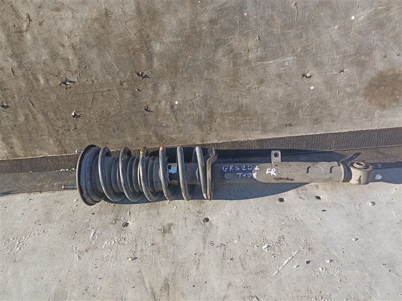 Стойка TOYOTA CROWN GRS202 3GR-FSE передняя правая (б/у)