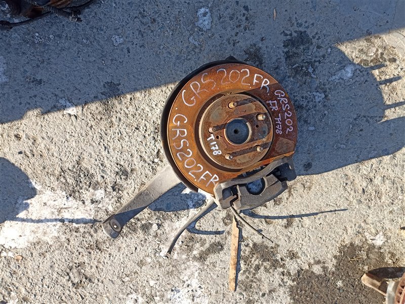 Ступица TOYOTA CROWN GRS202 3GR-FSE передняя правая (б/у)