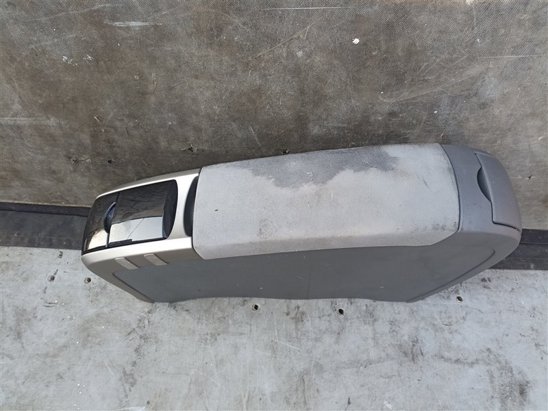 Бардачок между сиденьями TOYOTA PRIUS NHW20 (б/у)