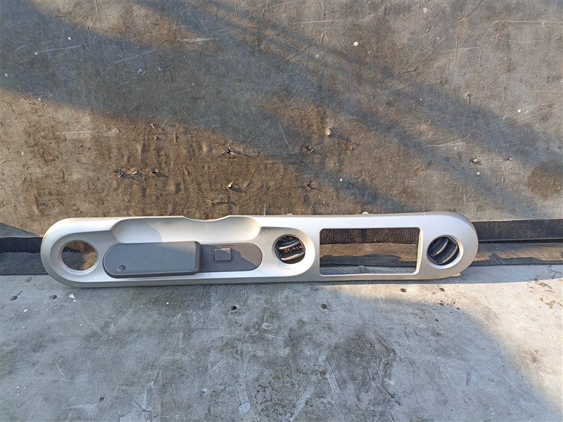 Консоль магнитофона TOYOTA PORTE NNP10 (б/у)