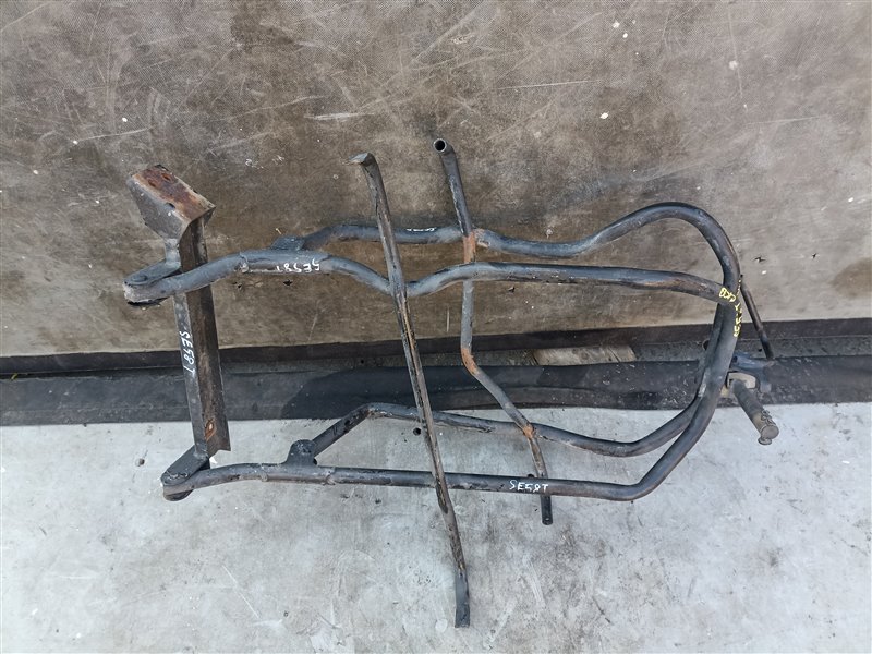 Крепление запасного колеса MAZDA BONGO SE58T (б/у)