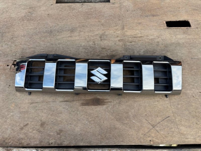 Решетка радиатора SUZUKI JIMNY SIERRA JB43W (б/у)