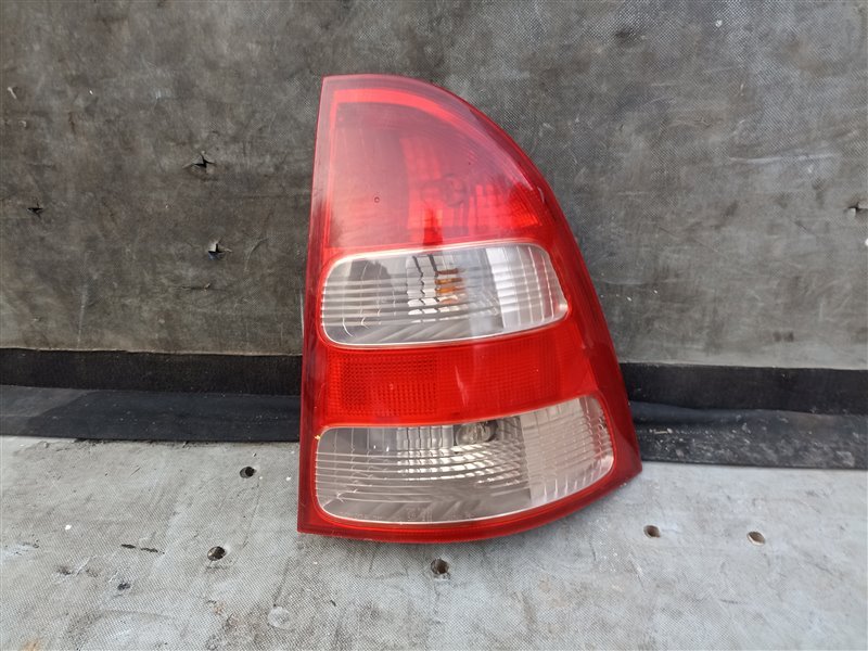 Стоп-сигнал TOYOTA COROLLA FIELDER NZE121 правый (б/у)