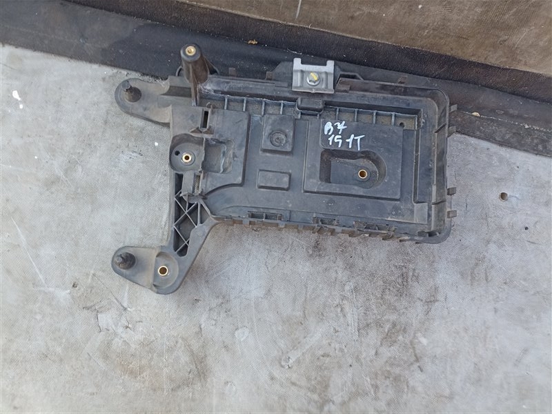 Подставка под аккумулятор VOLKSWAGEN PASSAT B7 (б/у)