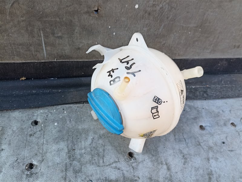 Бачок расширительный VOLKSWAGEN PASSAT B7 CAX(A) (б/у)