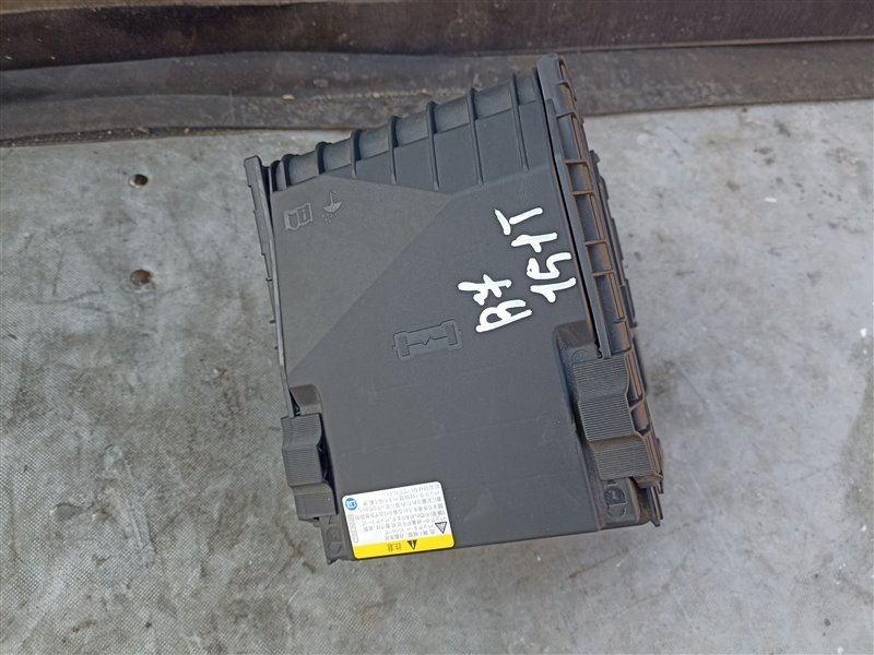 Блок предохранителей под капот VOLKSWAGEN PASSAT B7 CAX(A) (б/у)