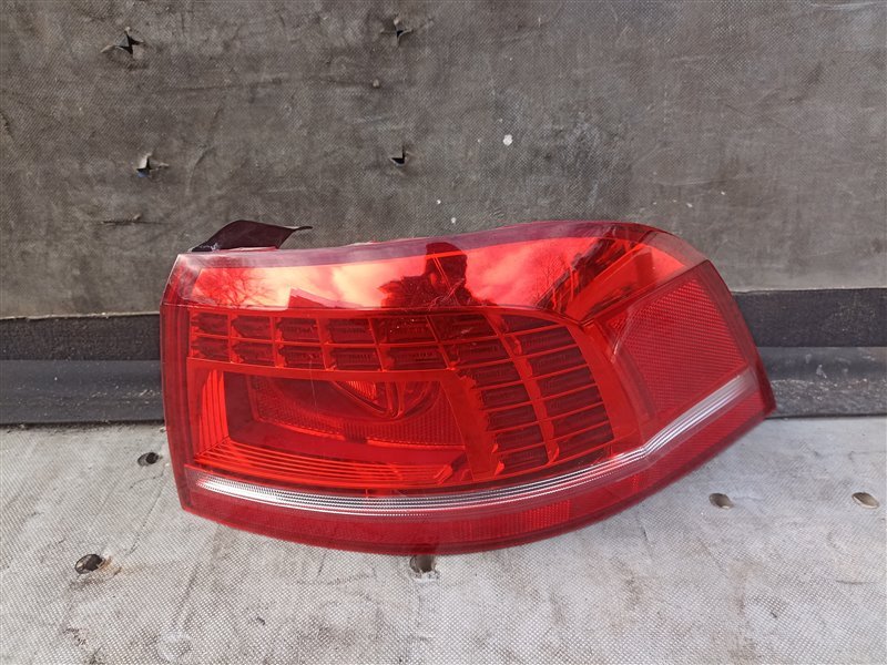 Стоп-сигнал VOLKSWAGEN PASSAT VARIANT B7 правый (б/у)