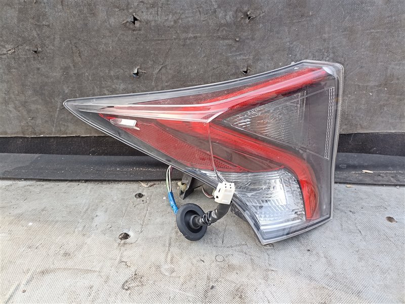 Стоп-сигнал TOYOTA PRIUS ZVW50 левый (б/у)