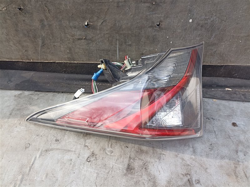 Стоп-сигнал TOYOTA PRIUS ZVW50 правый (б/у)