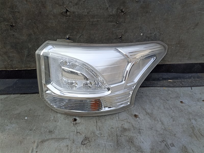 Стоп-сигнал MITSUBISHI OUTLANDER GG2W правый (б/у)