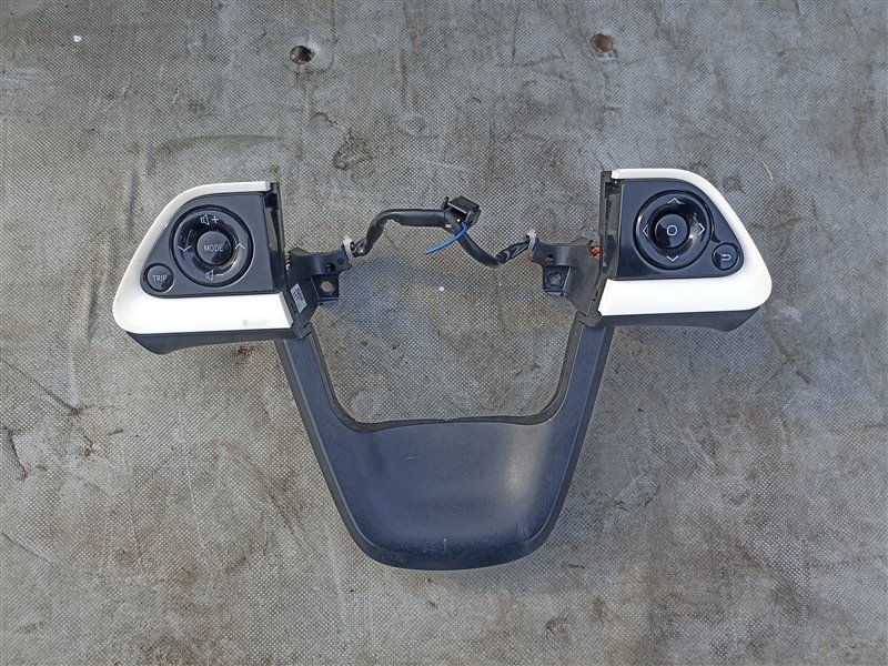 Кнопки на руль TOYOTA PRIUS ZVW50 (б/у)