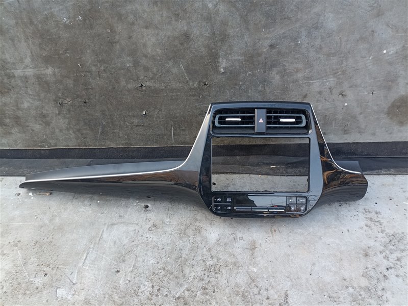 Консоль магнитофона TOYOTA PRIUS ZVW50 (б/у)