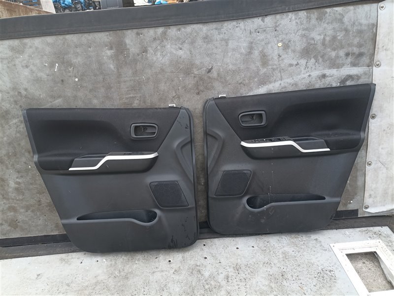 Обшивка дверей MITSUBISHI DELICA D:2 MB36S передняя (б/у)