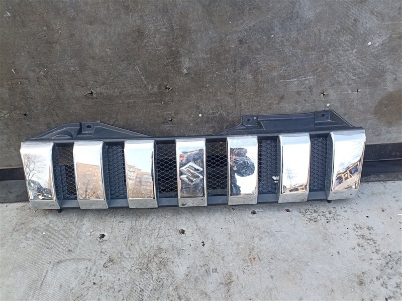 Решетка радиатора SUZUKI JIMNY JB23W (б/у)