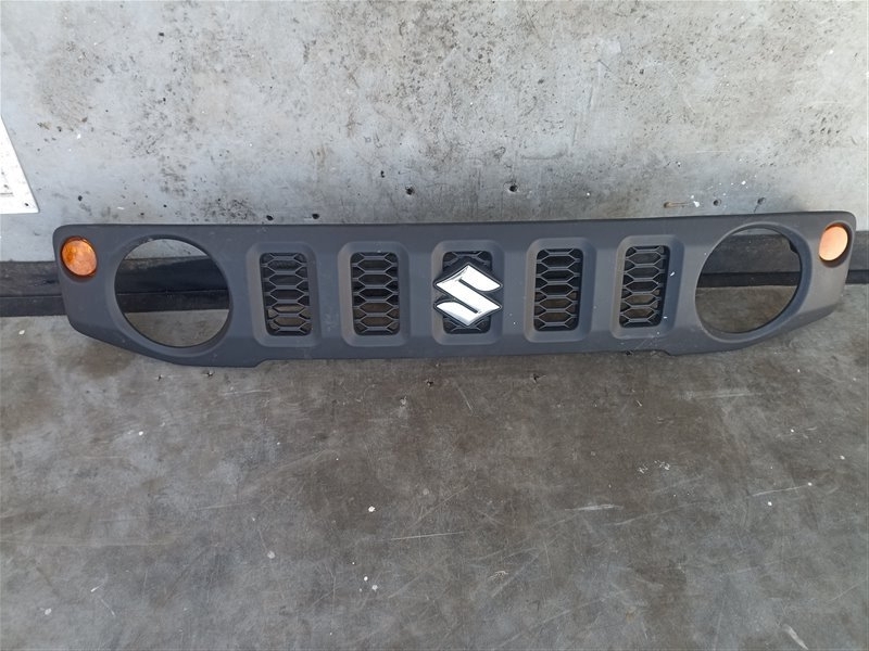 Решетка радиатора SUZUKI JIMNY JB64W (б/у)