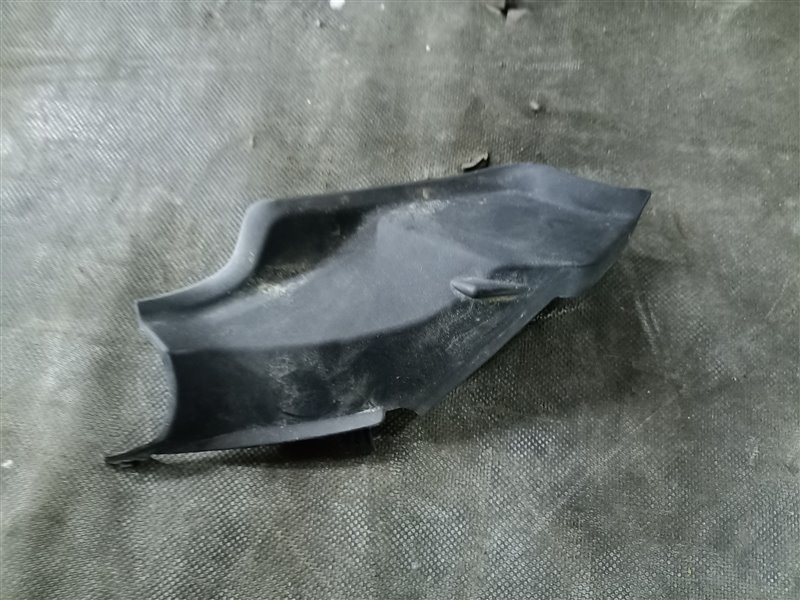 Уголок жабо TOYOTA NOAH ZWR90 правый (б/у)