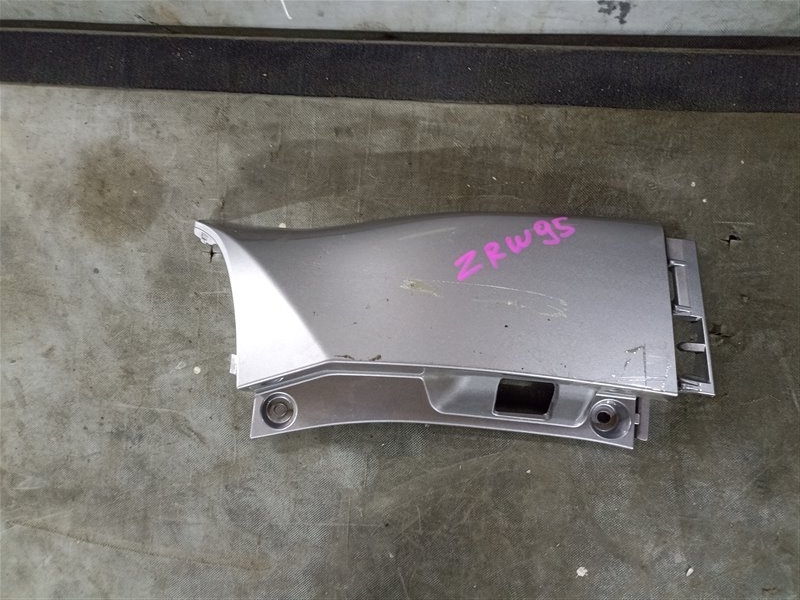 Планка под стоп TOYOTA NOAH ZWR90 задняя правая (б/у)