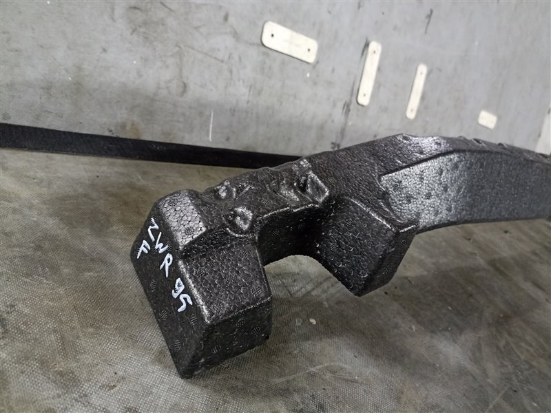 Пенопласт в бампер TOYOTA NOAH ZWR90 передний (б/у)