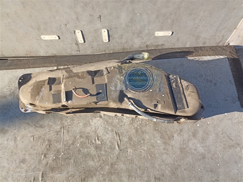 Бензобак NISSAN LARGO NW30 KA24DE (б/у)