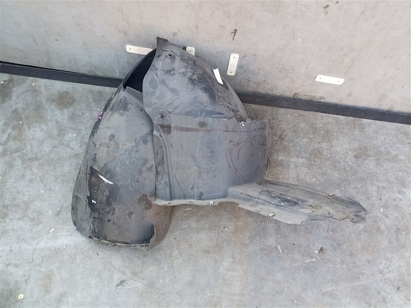 Подкрылок VOLKSWAGEN PASSAT B7 передний левый (б/у)