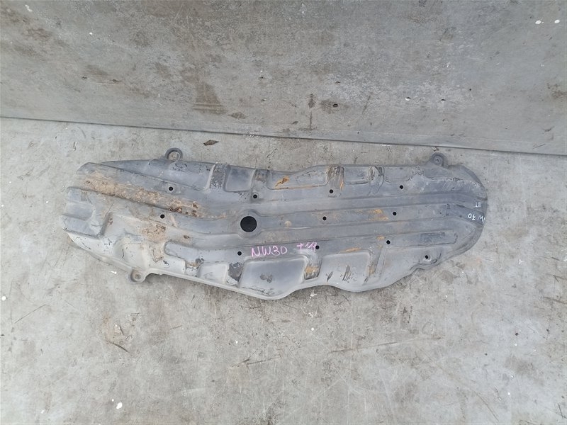 Защита топливного бака NISSAN LARGO NW30 KA24DE (б/у)