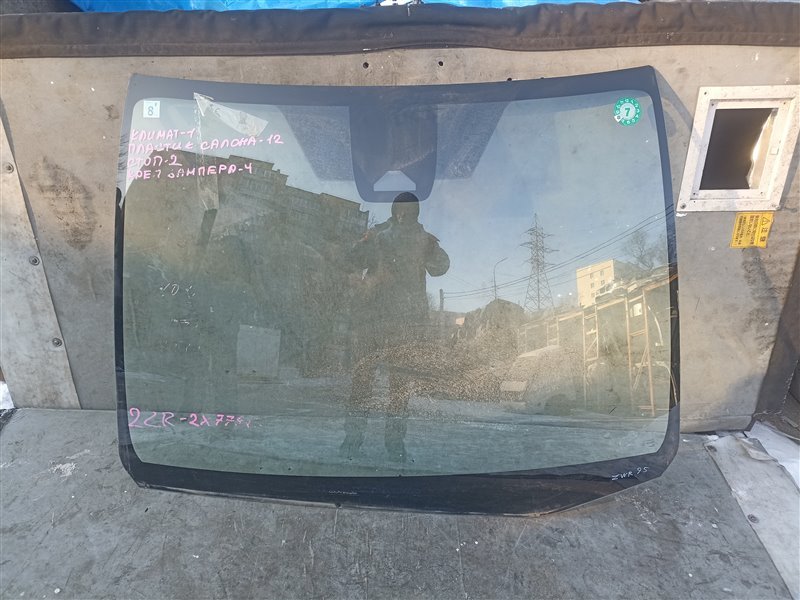 Лобовое стекло TOYOTA NOAH ZWR90 (б/у)