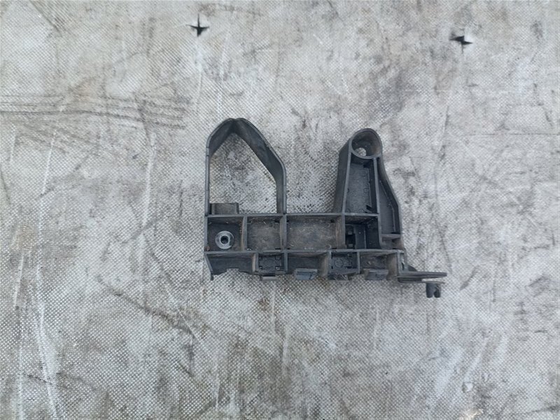 Крепление бампера HONDA FIT GE6 переднее правое (б/у)